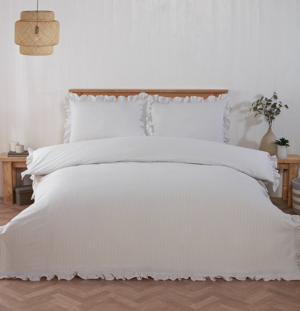 😍 One word... OBSESSED! This Sadie Ruffle Bedding Set is simple yet stylish & crafted from a cotton-blend to keep cool this Spring & Summer 🙌 🛒 Prices start from £19.99 >> bit.ly/3Q7RzCB