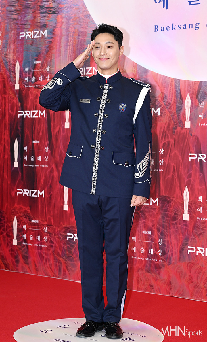 #LeeDoHyun is allowed to attend Baeksang?