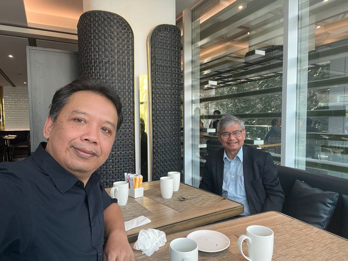 Welcome to Jakarta, Professor Kunal Sen. Look forward to your lecture tomorrow at FEB UI @HumasFEBUI! Not too late to participate in person or online, check bit.ly/sadli_lecture_… for details. See you tomorrow! cc: @LPEMFEBUI @ANUIndonesia photo cr: @anshory72