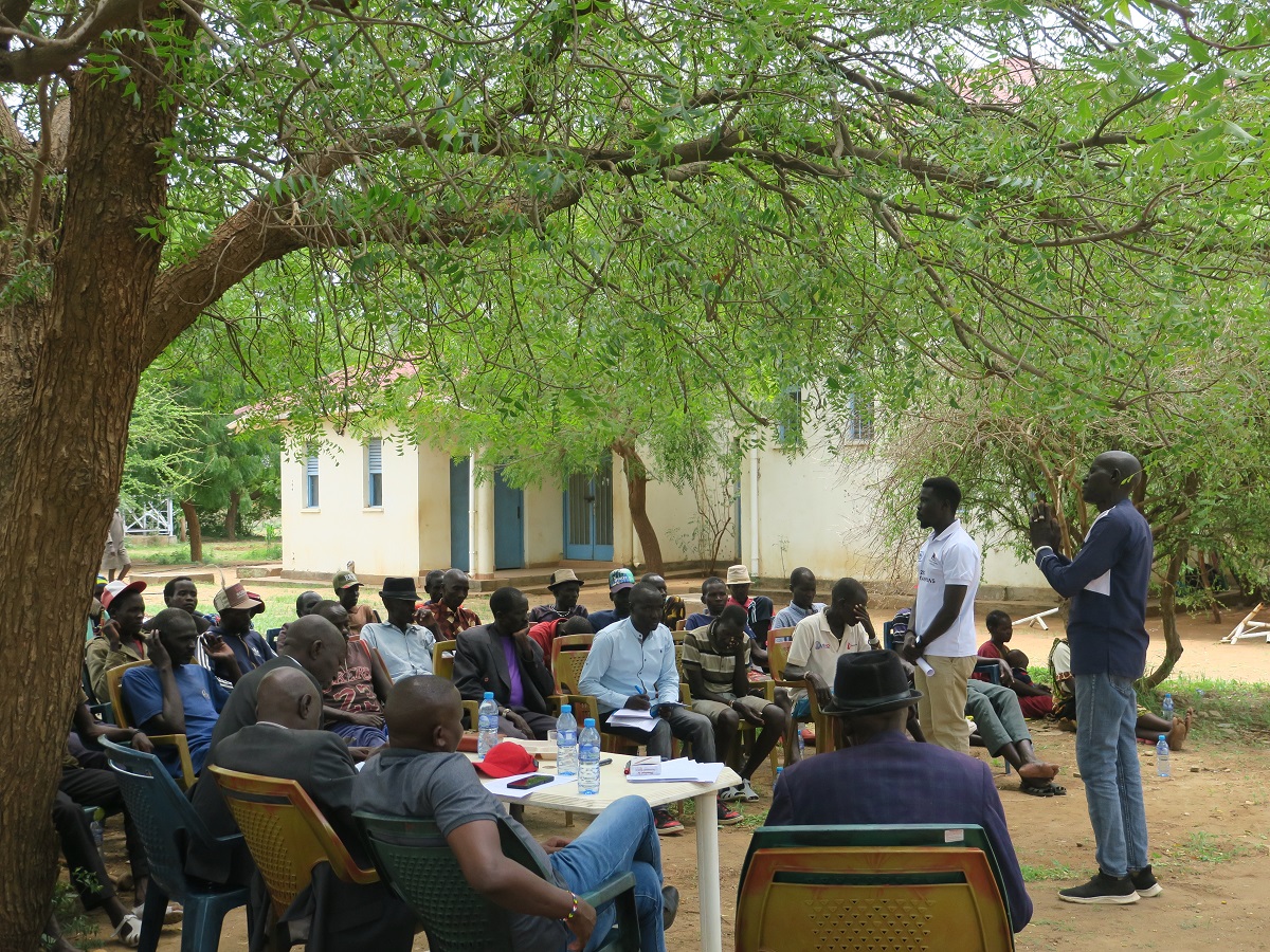 A peace🕊️dialogue facilitated by #UNMISS + local authorities, civil society, and community leaders in Kapoeta, #SouthSudan🇸🇸 aims at deterring youth from resorting to crime or violence. Here's more 👉🏾bit.ly/3woVNPH #A4P