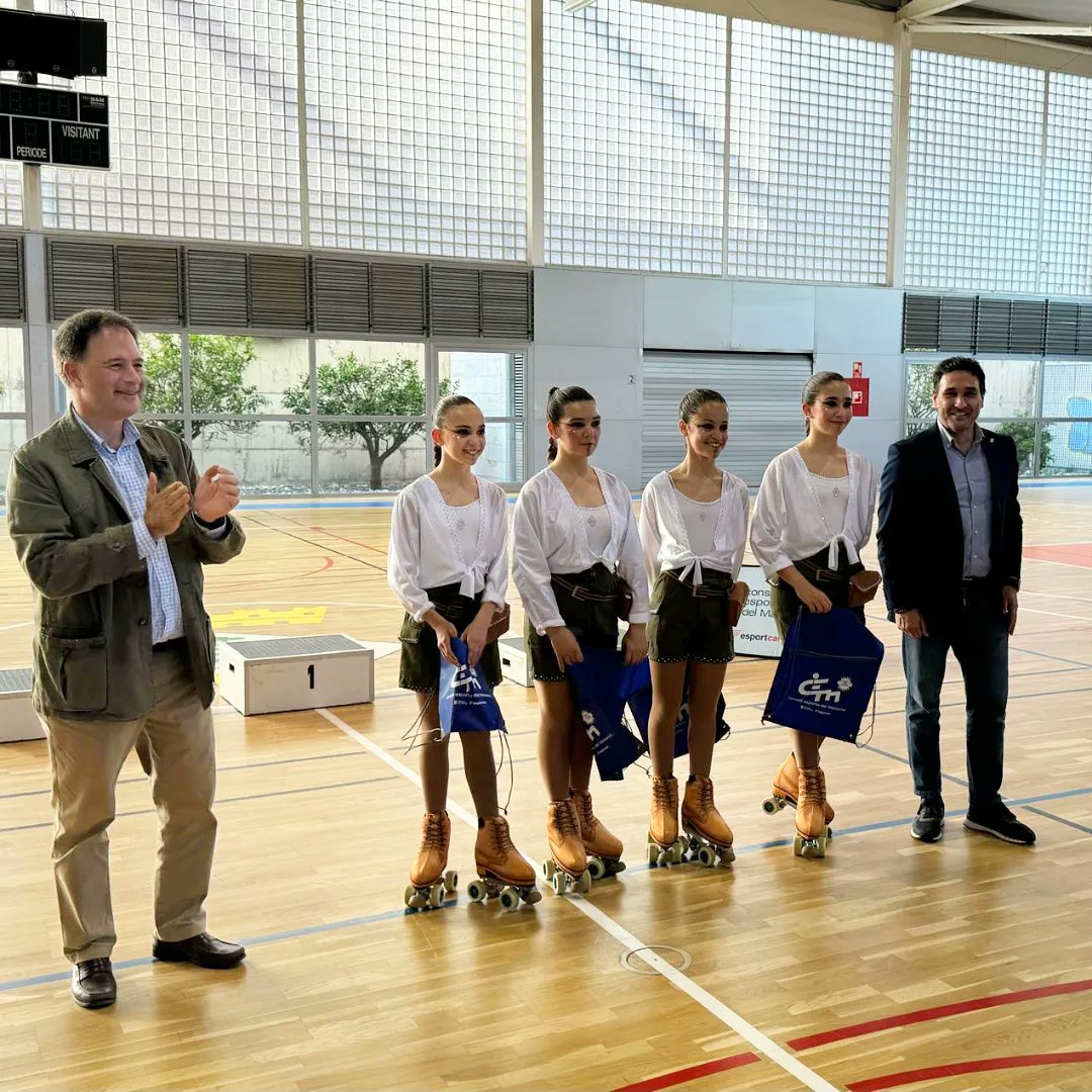 🛼Ds 4/05, el Poliesportiu de #Teià va acollir la final comarcal de patinatge artístic de nivell C, mini i equips 🏆La jornada va comptar amb la participació d’una desena de clubs i la presència del president del @CEMaresme, Jordi Matas, i del regidor d'Esports, Abel Ballesteros