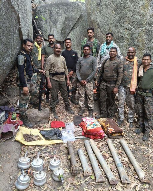 6 pressure cookers bombs and detonators and 3 claymore pipes filled with explosives and sharp nails were also found by #CRPF in Maharashtra. Well done soldiers. 
#Maharashtra #LokSabhaElection2024 #TerroristAttack