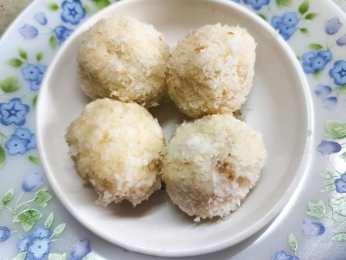 Who said on LCHF/Low Carb you can't eat delicious desserts? This Keto Coconut Laddoo recipes will be uploaded on dLife recipes today! Subscribe to dLife recipes at just 12k for a year & have fun cooking low-carb Desserts, main course, drinks, cakes, breads, puris & much more!…