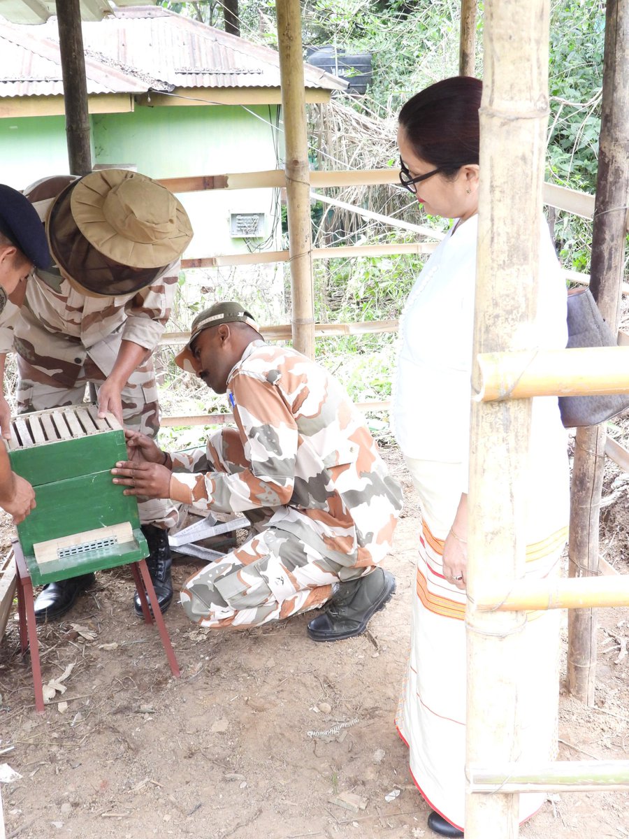 In a key initiative to promote honey bee farming in the border areas, 
HQ North East FTR, Itanagar, in collaboration with Arunachal Pradesh Government's Sericulture Department launched a three-day honey bee keeping training programme. 
#ITBP
#HIMVEERS
