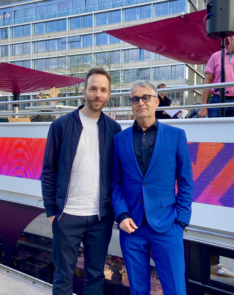 Kim Kardashian und Robert Habeck auf derselben Veranstaltung - das schafft nur dieser Mann. 
<a href="/Westermeyer/">Philipp Westermeyer</a> ist der Gründer des #OMR Festivals, für das heute 70.000 Menschen in Hamburg sind. Und wir sprechen heute morgen im Podcast. Über die Akquise von Kim Kardashian, Luxus Koffer