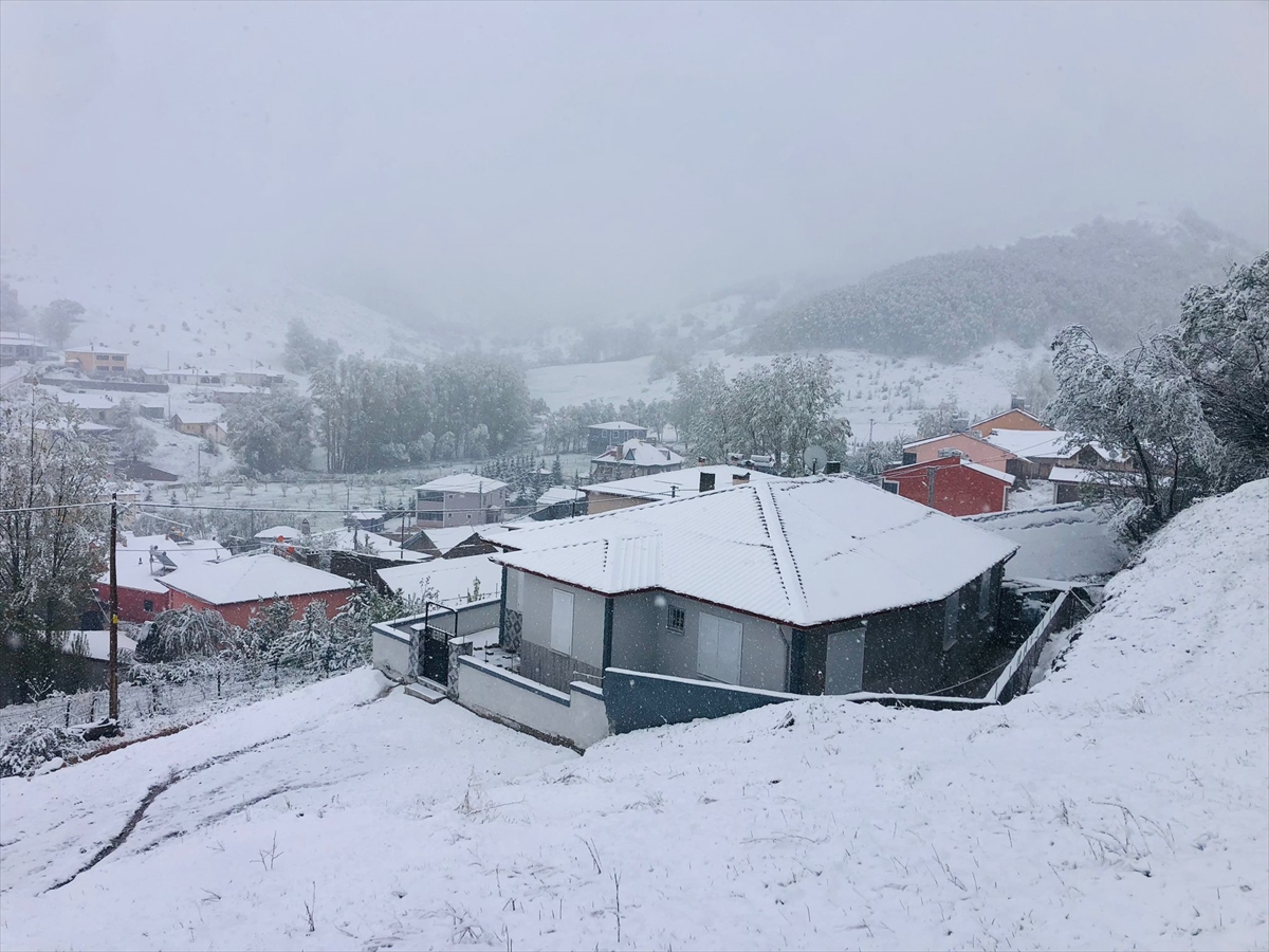 Ağrı, Kars ve Erzincan'ın yüksek kesimlerine Mayıs ayında kar yağdı.