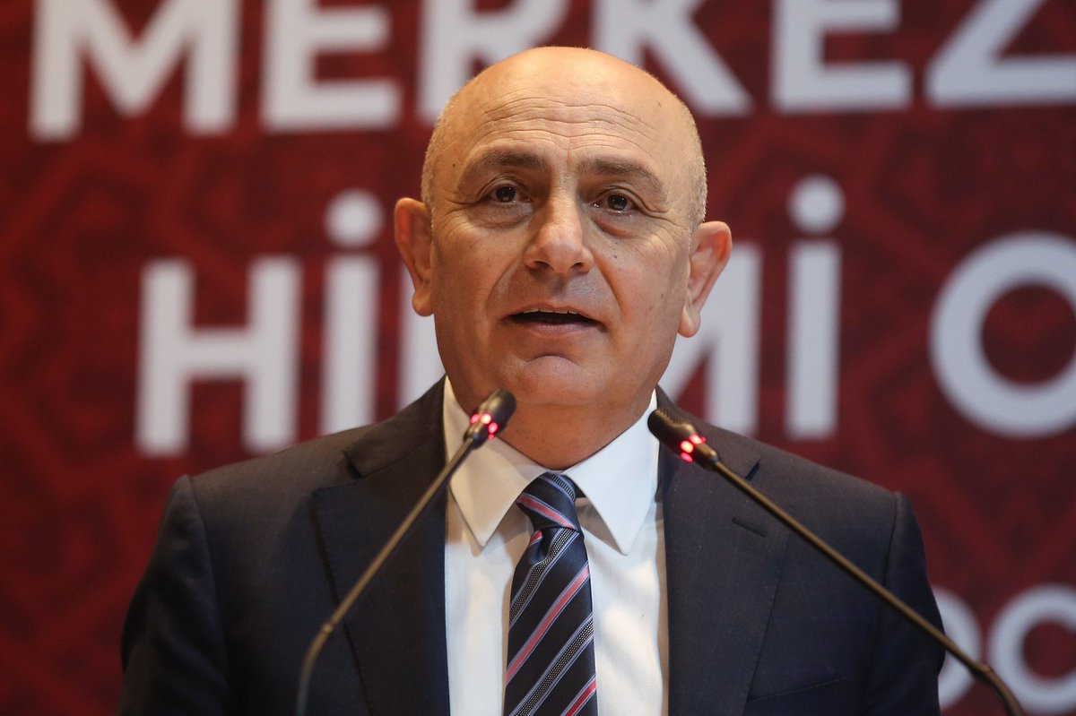 Karagümrük Başkanı Süleyman Hurma: 'Kural gereği stadın yüzde 30'unu Galatasaray'a açtık. Bu da 23-24 bin seyirci yapıyor. Bilet fiyatları 930 lira olacak.' (@SezginGelmez)