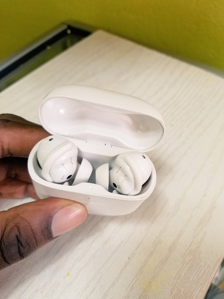 jouzeph686's tweet photo. @IamHaxx @Motion_i256 Bose QC earbuds 2
Mint condition
Call/whatsapp 0740791244 https://t.co/RyWLCo1ulZ
