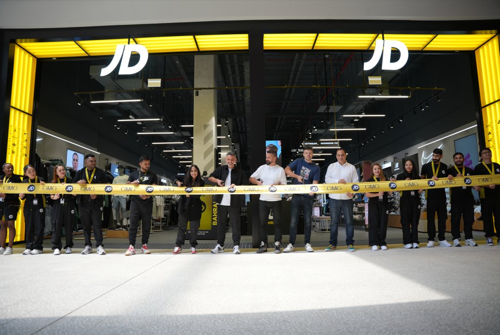 .@JDSports opened its first store in the Middle East this weekend (4-6 May), signalling the start of its expansion into the market.

#JDSports #storeopenings #sportswear #KingofTrainers #internationalmarkets #Bahrain Marassi Galleria ... bit.ly/3JRpiNe
