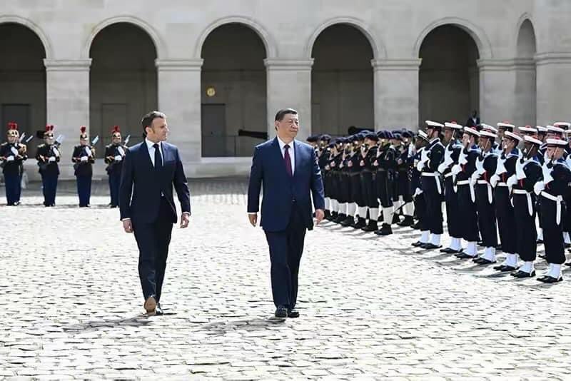 Xi Jinping Abd’nin “Ukrayna’ya tedarikçiliği bırak” tehdidinden sonra dünya kamuoyunu ikna için gittiği Avrupa’daki üslerinden Paris’te Rusya’ya tedarikçilik yapmadım araştırın diyor