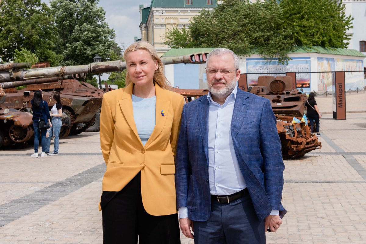 Happy to welcome @KadriSimson in Kyiv. Her tremendous efforts are key to sustain 🇺🇦 energy system. Discussed recovery plans post russian energy terror attacks. Agreed to develop decentralized generation, to maintain sanctions pressure on russia and mobilize int. support🇺🇦🇪🇺