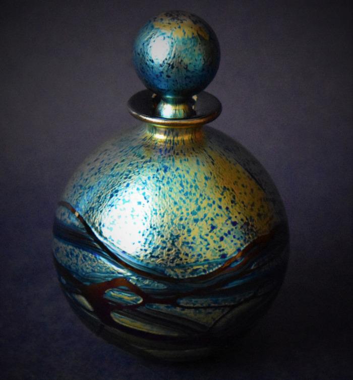 Nightscape Round Perfume Bottle Small
Isle of Wight Studio Glass
#Glass #art #StratfordonAvon 
bwthornton.co.uk/ise-of-wight-s…