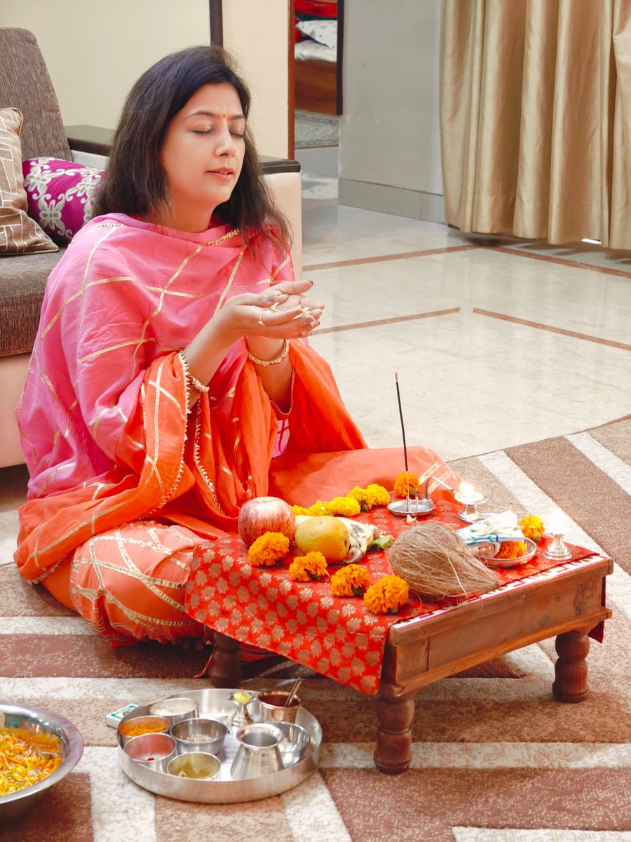 Do you know the most powerful prayer? It's Guru Puja. It's about gratitude, feeling whole, and aligning your thoughts to guide you. 

It’s seeking the blessings and wisdom from the one who shaped you into who you are today.

#Gratitude #Prayers