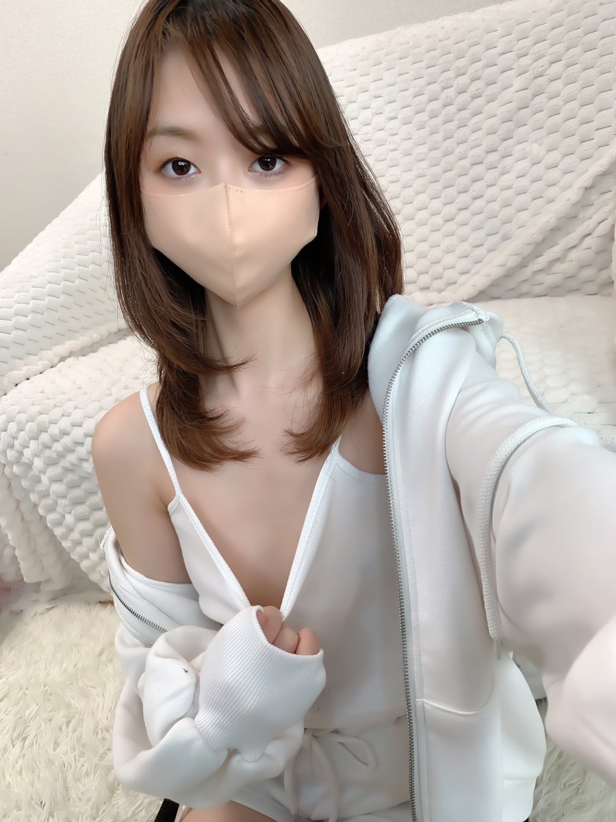 もう少しで見えそう...//