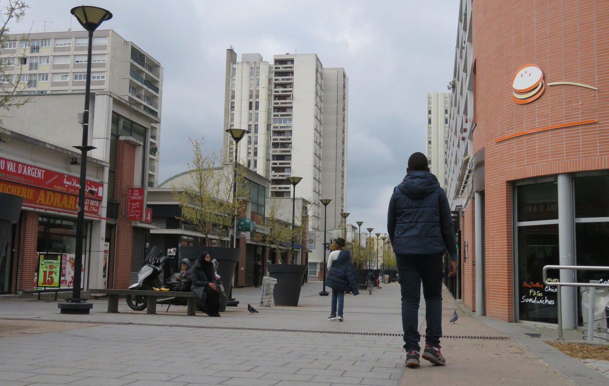 'Les intestins ressortaient de la plaie' : un adolescent de 17 ans entre la vie et la mort après une rixe entre une vingtaine de jeunes à Argenteuil (95)
 fdesouche.com/2024/05/07/val…