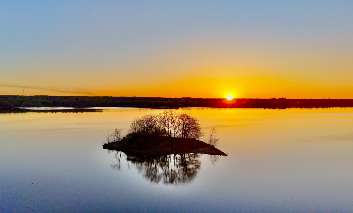 #GoodMorningEveryone Bon mardi Gang. Calm sunny morning on the #Ottawa river. 

#ShareYourWeather #StormHour #gatineau #drone #sunrise #photo #MyOttawa #ottawaphoto