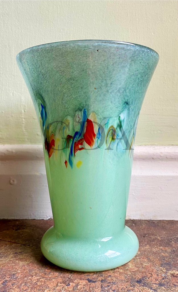 💚💚💚💚
A stylish mid century Strathern glass vase in green. 
See it and more at,
Dieudonneart.com/antiques 

#bizhour #glass #vintage #Scottish #green #elevenseshour #decor #interiors #bizhour #shopindie #uniquegifts