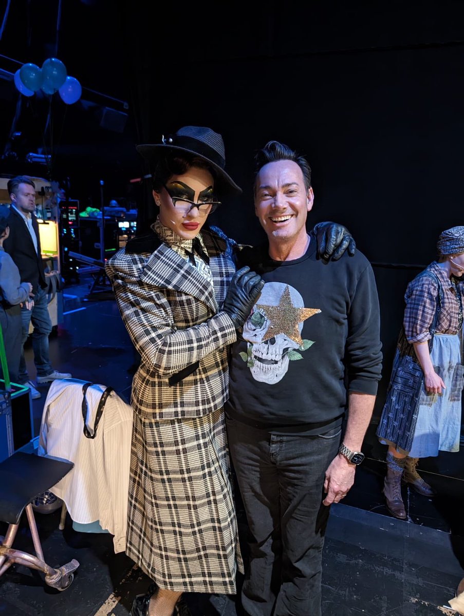 Sending all my love to @CraigRevHorwood as he steps into the role of the Wicked Witch Of the West. Happy melting! you’re going to be. Fab-u-lous! 💚💚💚💚 @yellowbrickroad