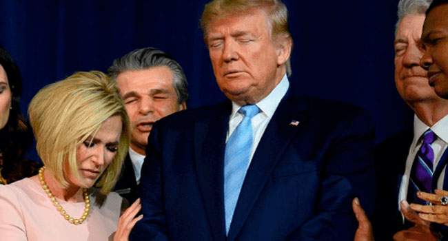denisedwheeler's tweet image. This is Trump's Christian spiritual advisor.

She left her 1st husband, dumped the 2nd one after cheating on him, then married a member of the rock band Journey, broke into the band's bank account &amp;amp; embezzled 100s of 1000s of $$ after committing fraud and running a Ponzi scheme.