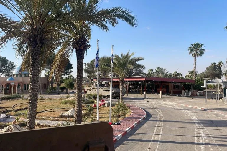 Les forces #israéliennes occupent et contrôlent depuis ce matin le passage de #Rafah du côté #palestinien. Trois points importants: - #Israël a clairement violé l'accord de paix signé entre lui et l'#Égypte (Camp David 1979). - #Israël a clairement enfreint l'accord additionnel…