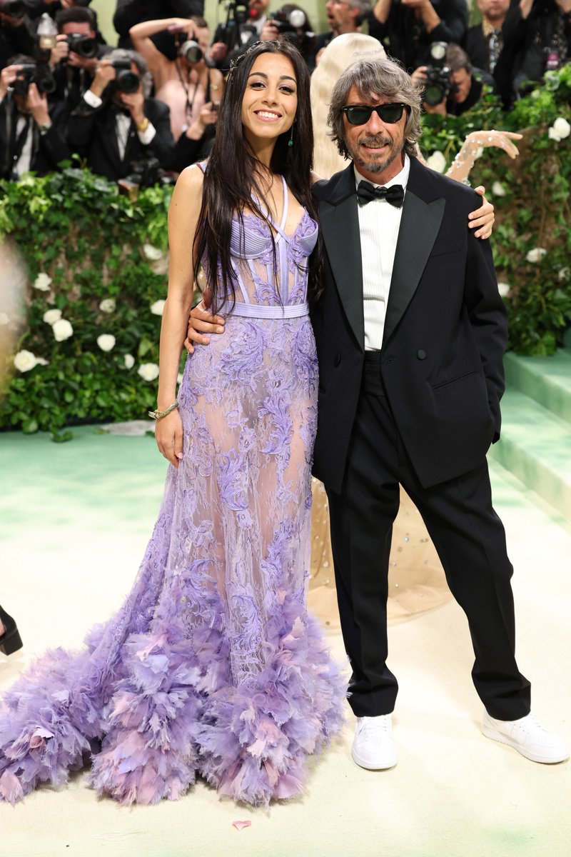 Pierpaolo Piccioli e Benedetta al #MetGala: padre e figlia sul red carpet (ma non sono soli!) - - - > trib.al/ibKW7Ml 😍