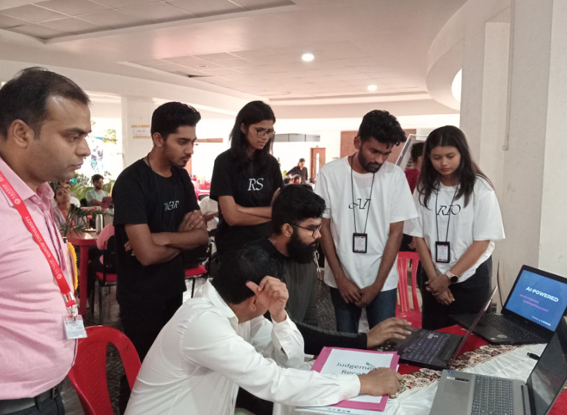 BIOS_twt's tweet photo. The morning of the 3rd day began with the final evaluation, as all the judges went from table to table to see the final products. The final judgement took around 2 hours and everyone was summoned to the seminar hall where the winners were announced.
#CodingThroughTheNight https://t.co/btvvhBqgdM