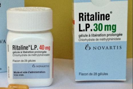 marcfly01's tweet photo. On ne dit pas "ritaline" MAIS "pain au rital" !
Et pour ceux qui préfèrent distribuer des coups de boules plutôt que des pains, on ne dit pas "Coup de boule au rital" mais... "zinedine"  ! https://t.co/BQmvtZuhK5