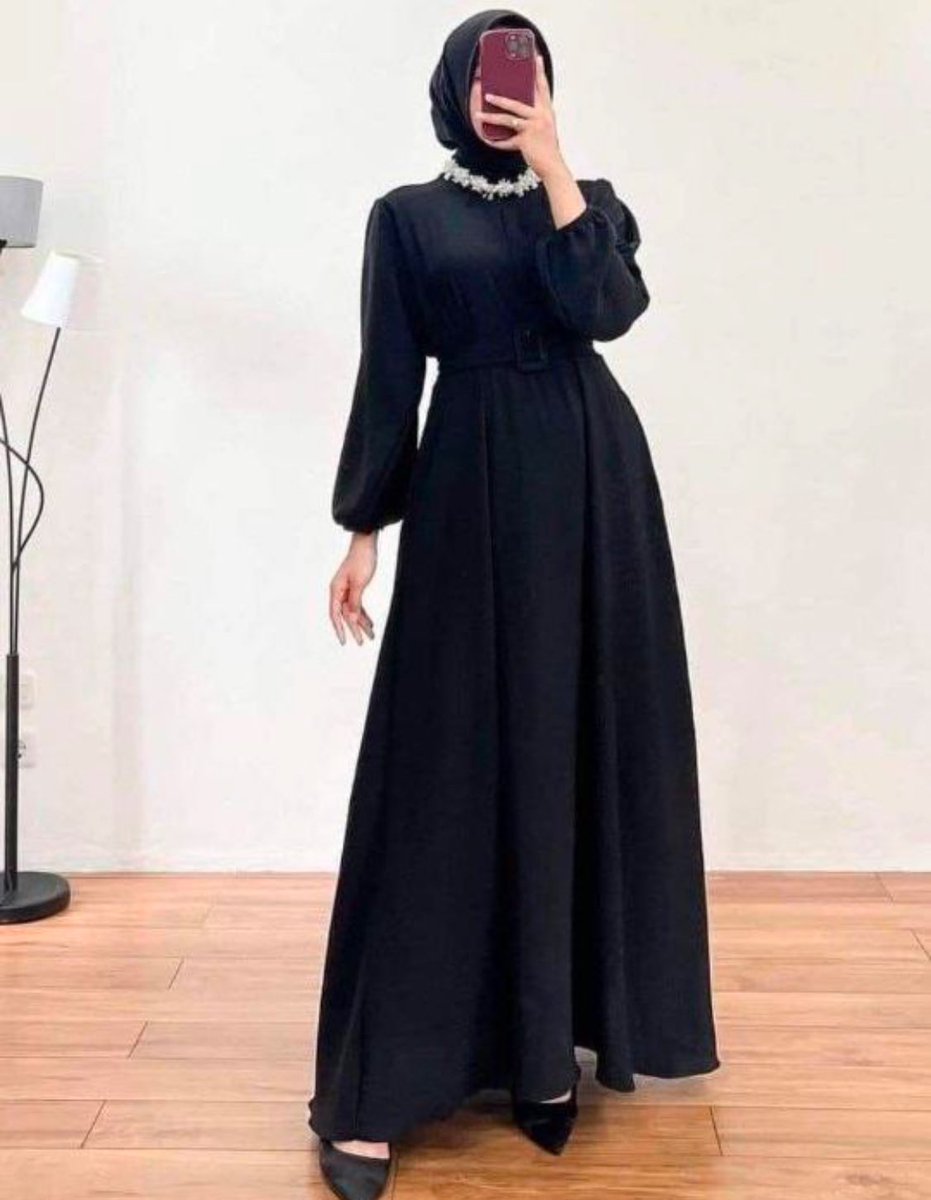 Cantiknya dress hitam mcmni 😍😍😍 Manalah nak beli 🥹🥹🥹