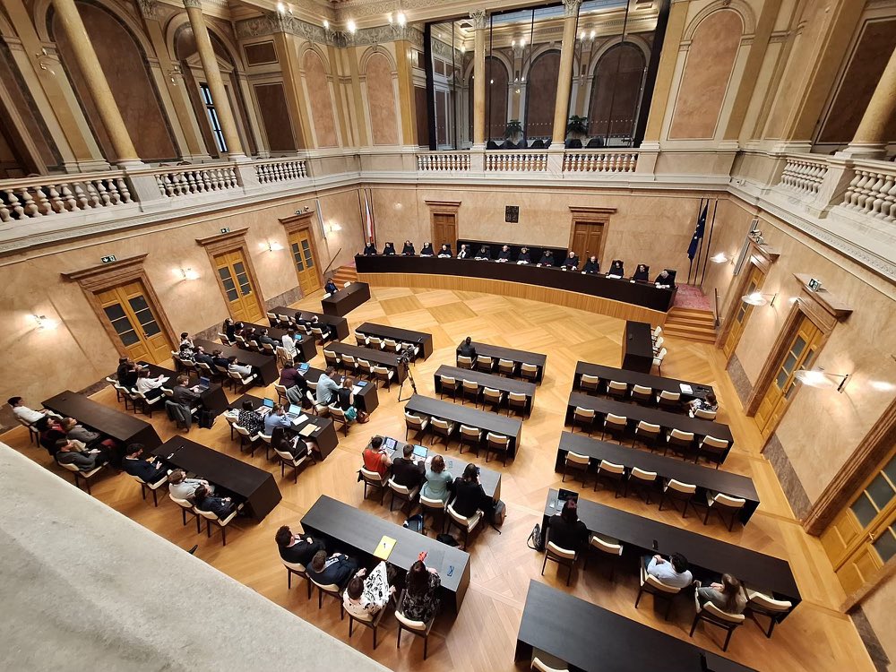 🔴 Chirurgický zákrok včetně sterilizace jako podmínka úřední změny pohlaví neobstál před Ústavním soudem. ÚS zrušil úpravu, která pro úřední změnu pohlaví trans lidí vyžadovala chirurgický zákrok, zahrnující sterilizaci a přeměnu pohlavních orgánů. 
👉🏼 1url.cz/g1tH0