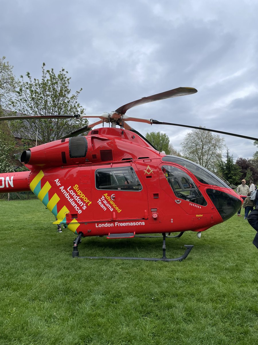 Great to see the London air ambulance adorned with the square and compasses at Acton Green on Sunday. A testament to the huge support & fundraising from @LondonMasons. Well done chaps. 

#Freemasons.