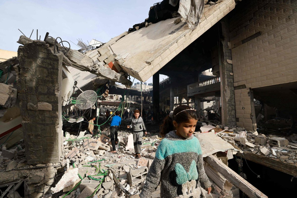 Bonjour. Cette nuit, Israël a pris le contrôle du terminal de Rafah. Celui-ci était le seul point d'entrée et de sortie de l'aide humanitaire en dehors du territoire israélien via l'Égypte. Une énième agression de cet état TERRORISTE contre le Peuple palestinien souverain. Une…