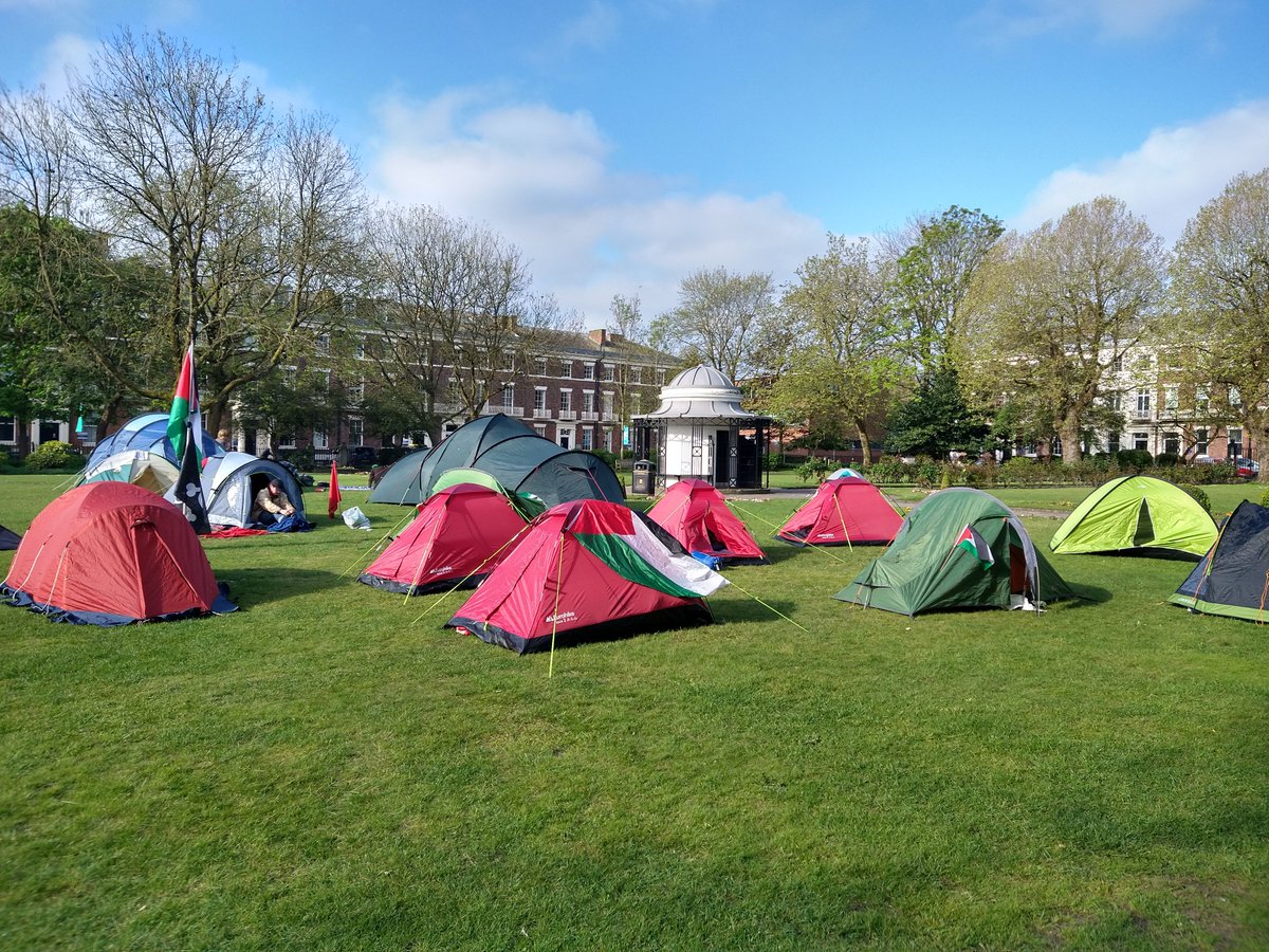 livuniHSS's tweet image. Abercromby Square as a site of protest and debate this morning, including students from @LivUniPol
