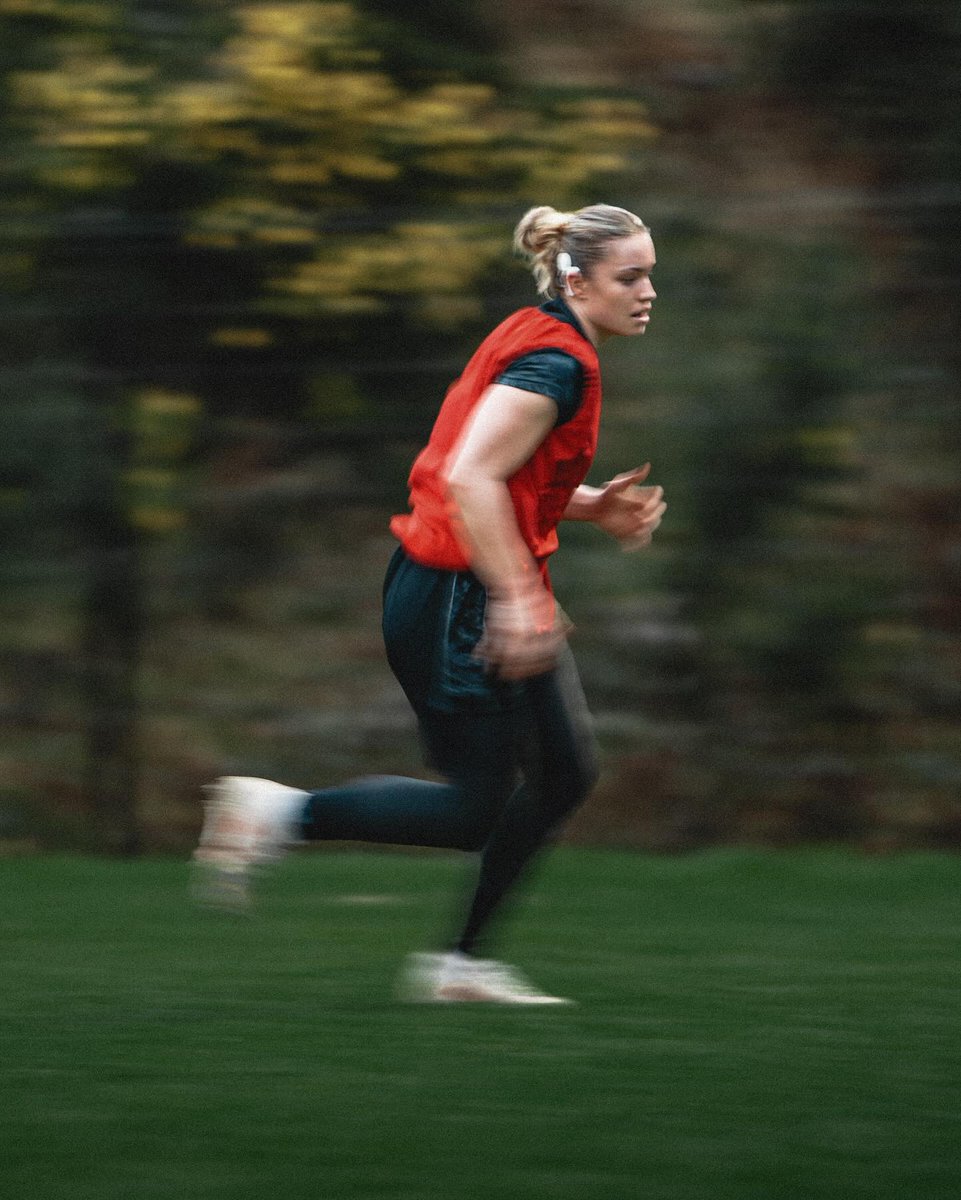 'My deafness has made me stronger. It gives me drive.' - Jodie Ounsley Jodie is a former rugby union player, who in 2019 became the first deaf female rugby player to play for England. 📣 ow.ly/wmiw50Rvwsr @_jodieounsley #DeafAwarenessWeek #DeafSport #WomensRugby