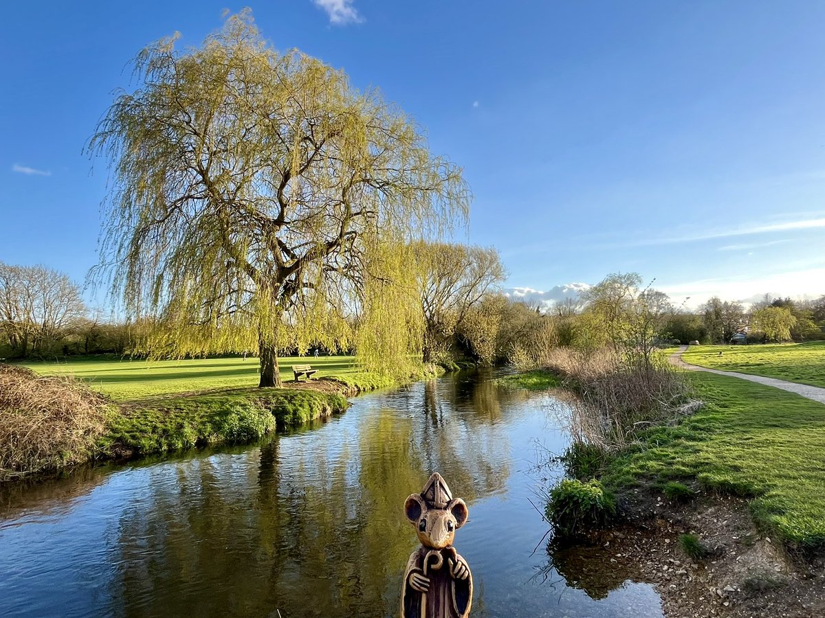 Q: What river runs through Luton? A: The River Lea. The clue’s in the name; Luton = Lea Town. And here is that wonderful waterway, at nearby Wheathampstead.