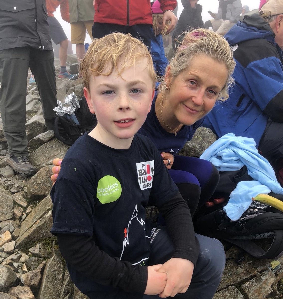 Here are me and my new friend Arthur on top of scafell pike - I wrote about him here medium.com/@marthalanefox…