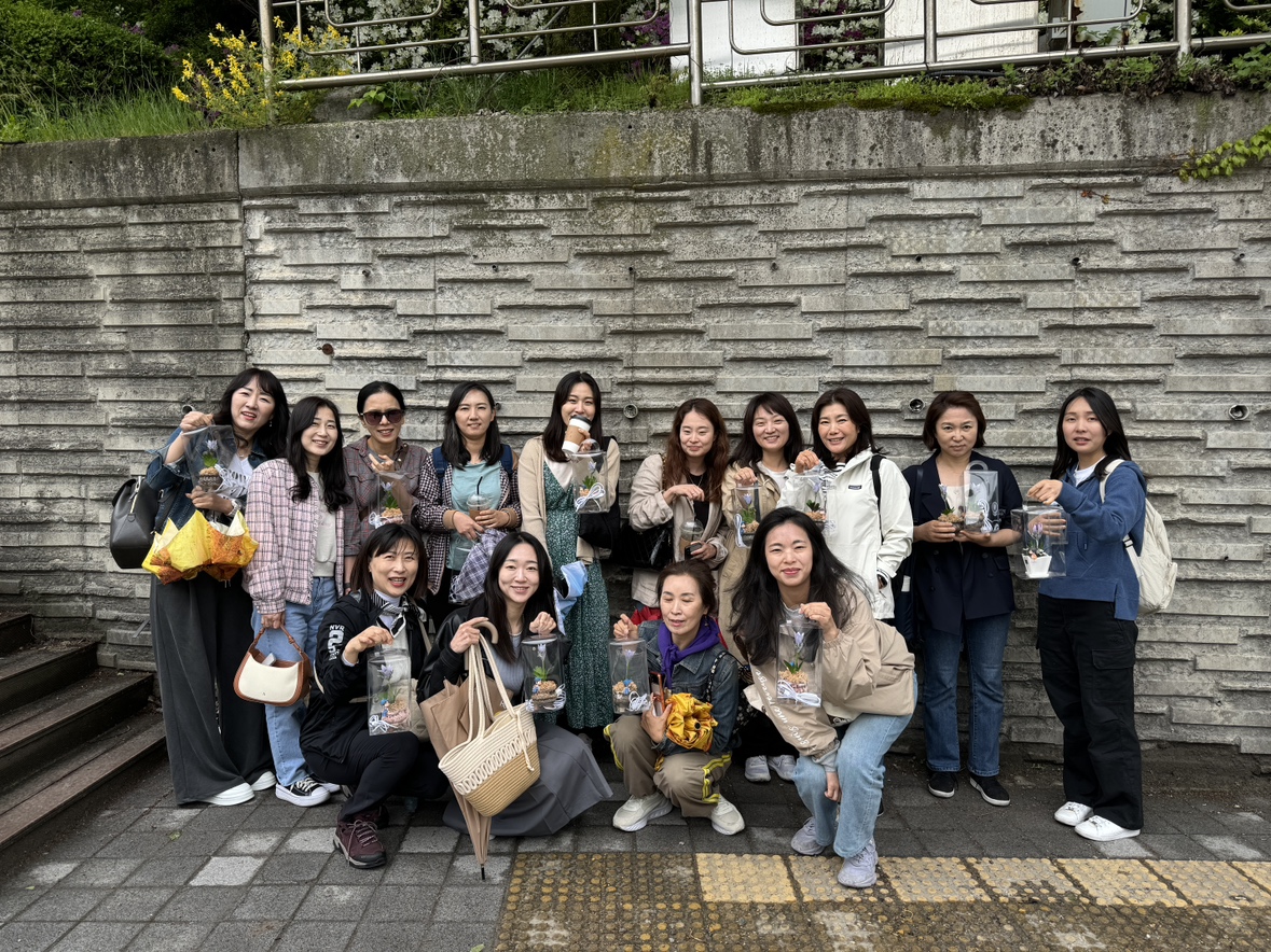 tryfair's tweet image. #대전교육연수원 과 함께 진행하는 영어 교사 심화 #연수 시작!

이번 공정여행은 3박 4일 동안 강원도 일대에서 &apos;#UNSDGs 와 #지속가능한 미래 교육&apos;을 주제로 사회 이슈를 다루는 현장을 방문하고 경험할 예정입니다. 

연수 후기 기대해주세요!

사전 오티 보러가기▶️zrr.kr/ZjKm