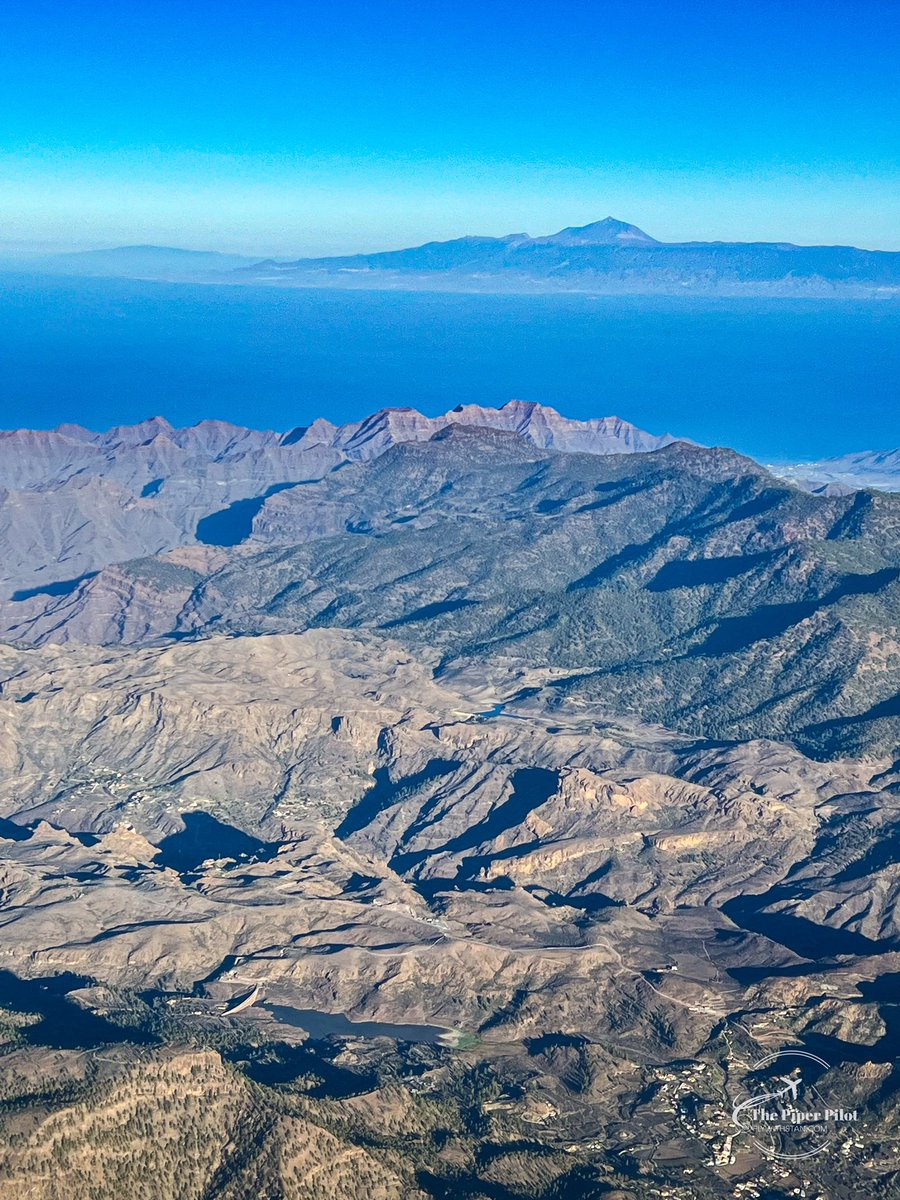 One image, 3 islands.. (La Gomera, Tenerife and Gran Canaria) 😁😊 #lagomera #tenerife #grancanaria #canarias #avgeek #aviation #sky
