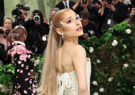 AboutMusicYT's tweet photo. Artists that attended the Met Gala this year:

BLACKPINK Jennie
Ariana Grande
Stray Kids
Dua Lipa
Doja Cat
Tyla
Cardi B
Jennifer Lopez
Nicki Minaj
Lana Del Rey
Sabrina Carpenter
Shakira
Demi Lovato
Rosalia
Charli XCX
Kylie Minogue
Camila Cabello
Bad Bunny https://t.co/n2P8tBohw3