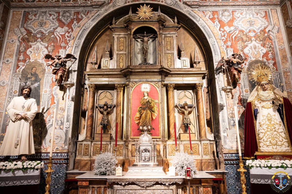 Nuestros Sagrados Titulares ya se encuentran en el altar de la Capilla Sacramental de la Iglesia de los Terceros. #marrónyblanco