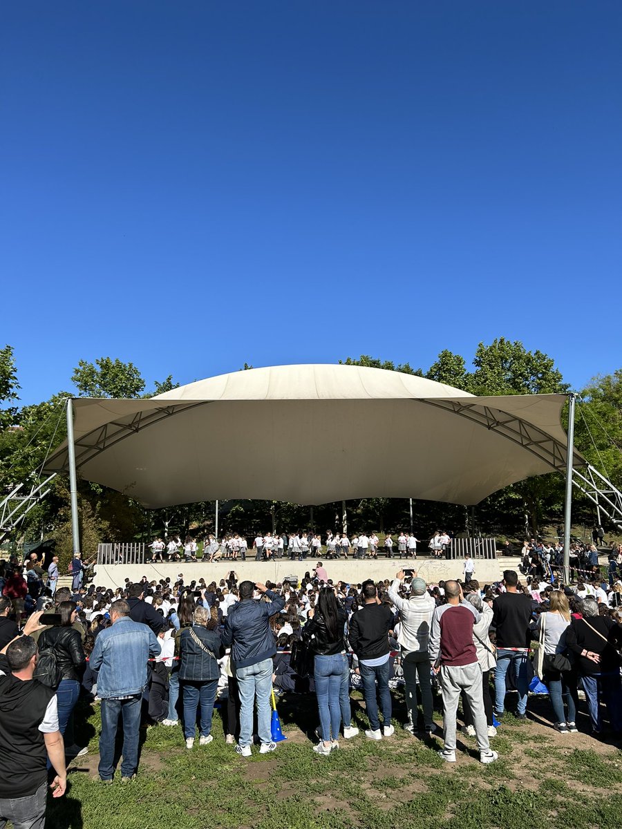 Aquest matí #PrimàriaSagratCor celebra a #Vallparadís el Dia internacional de la dansa 💃🏻 🩰 🌍 #Terrassa #SomSagratCor