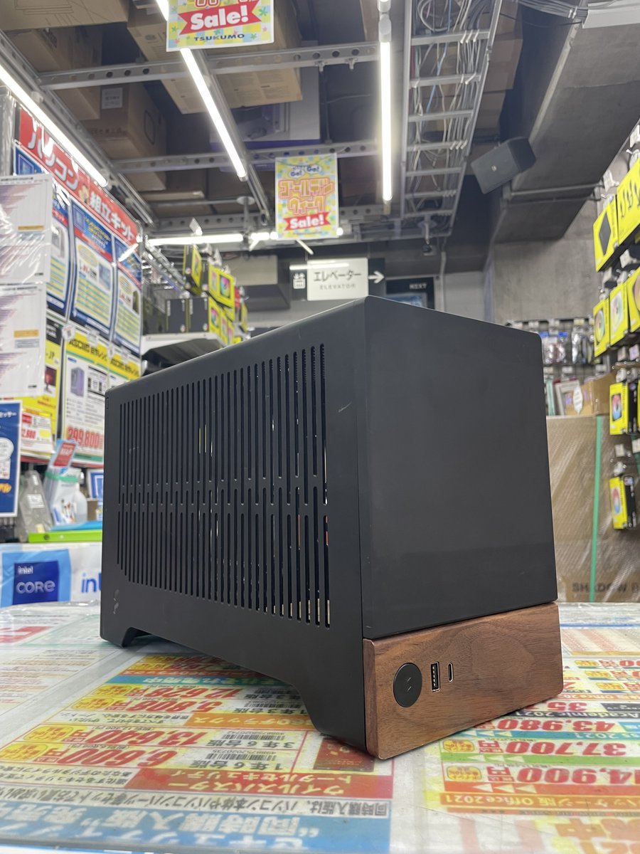 【6F】ミニPCケース取り扱いしてます！ Fractal Design Terra 各色税込41,800円 非常にコンパクトながら拡張カード長は322mmまで許容できるので、 Mini-ITXながら選べるグラフィックカードは多め👐