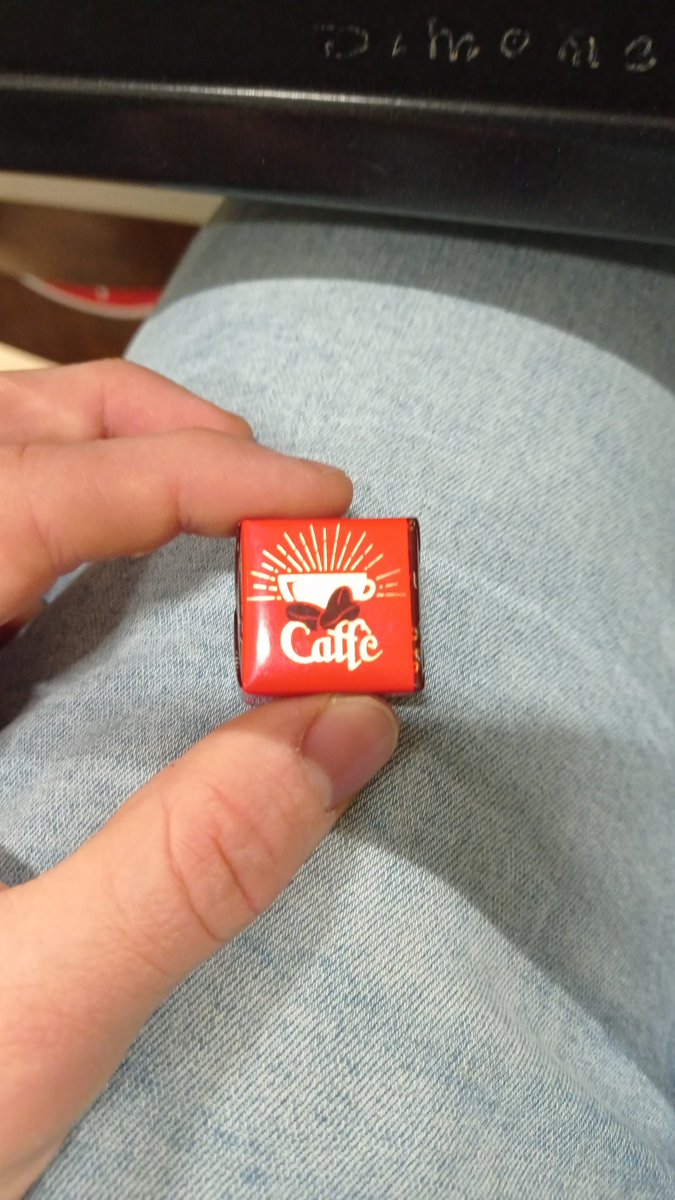 _itsmikehere's tweet image. I won everything.

(my prof gave me a Coffee chocolate for answering right)