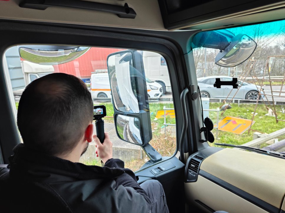 Officers will be taking to the roads in a lorry this week as part of a patrolling operation to keep our motorways safe. More: westyorkshire.police.uk/news-appeals/o…