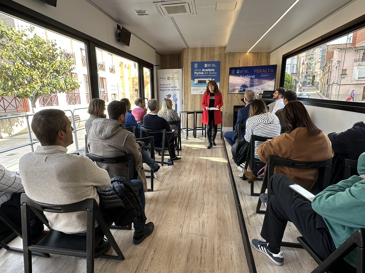 OAPRuralNavarra's tweet photo. 🚀 Comenzamos la jornada en 𝐏𝐞𝐫𝐥𝐚𝐭𝐚 de la Gira 𝗔𝗰𝗲𝗹𝗲𝗿𝗮 𝗣𝘆𝗺𝗲 𝗲𝗻 𝗥𝘂𝘁𝗮.
Compartiendo retos de #digitalizacion con representantes de @dynamobel #tafame y #ezquerra.
#OficinasAceleraPyme #PlandeDigitalizaciondePymes #AceleraPyme
@REDPUNTOES https://t.co/0UnjE7kip3