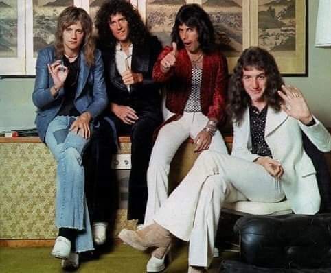 Yeah! #QUEEN👑👑👑👑 #STYLEROCK #ROCKON ⚡👑