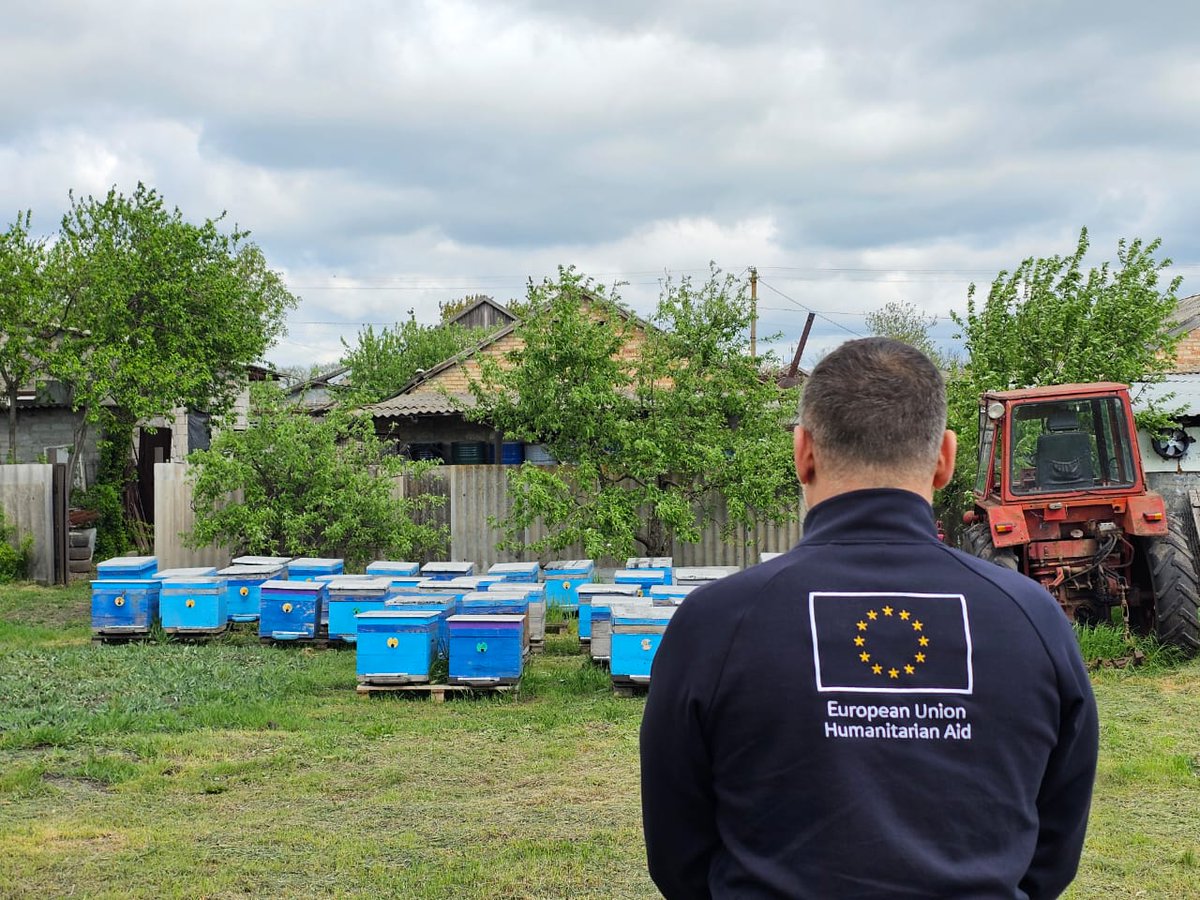 Anton is a husband and a father of three, who had to leave his home near Volnovakha, Ukraine, because of the war. He provides for his family with a small beekeeping business. 🐝 With financial aid from the EU and @pagulasabi, he can now invest in new hives and feel more secure.