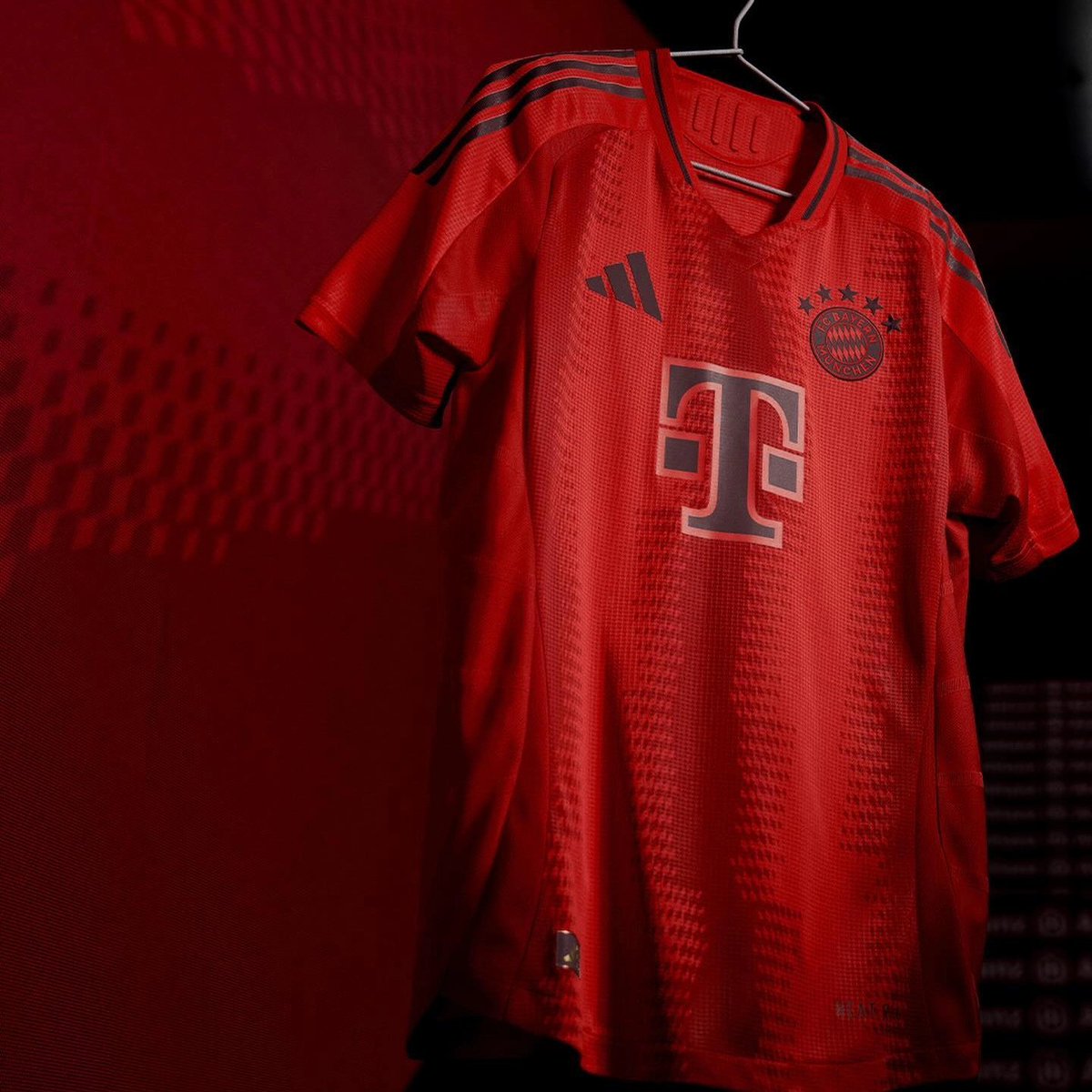 @FCBayern's new home jersey for 2024/25 is here! ❤️

Shop now - bit.ly/4btMRrk

#bayernmunich #bundesliga #soccerjersey #footballfashion