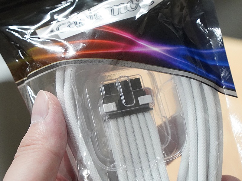 watch_akiba's tweet image. 更新：CableModのスリーブ装飾済みPCIe 8ピン×2 - 16ピン変換ケーブル、計8種類 akiba-pc.watch.impress.co.jp/docs/news/news… #自作PC #CableMod