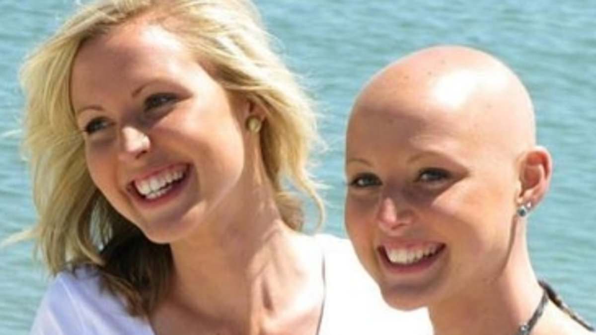 How Kris Hallenga founded CoppaFeel charity with her twin sister because she wasn't told how to check for breast cancer before her terminal diagnosis - as tributes pour in for campaigner after her death aged 38 trib.al/sBJeBxW