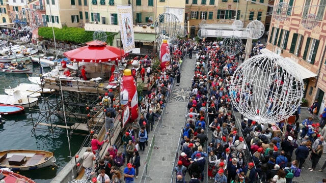 #SagradelPesce di #Camogli un treno straordinario e fermate aggiuntive: disposto da #Trenitalia, in occasione della festa prevista sabato e domenica. L'anno scorso nel padellone in acciaio sono stati preparati 30 quintali di frittura in 3mila litri di olio per 100mila persone.